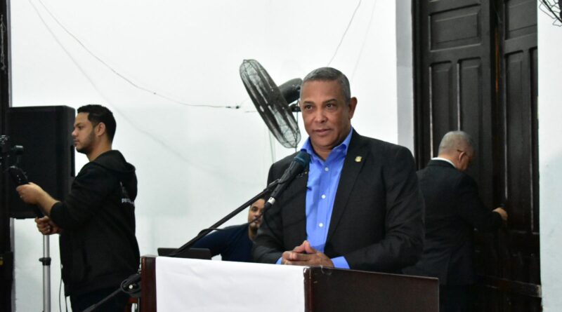 Senador Franklin Romero expone agenda legislativa ante pequeños y medianos empresarios