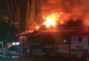 En Santiago: incendio destruye tres negocios