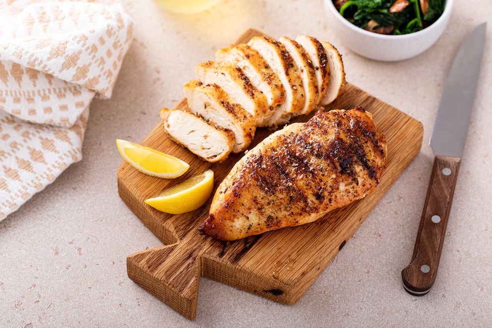 ¿Sabes cuántas calorías tiene una pechuga de pollo? - CódigoTV